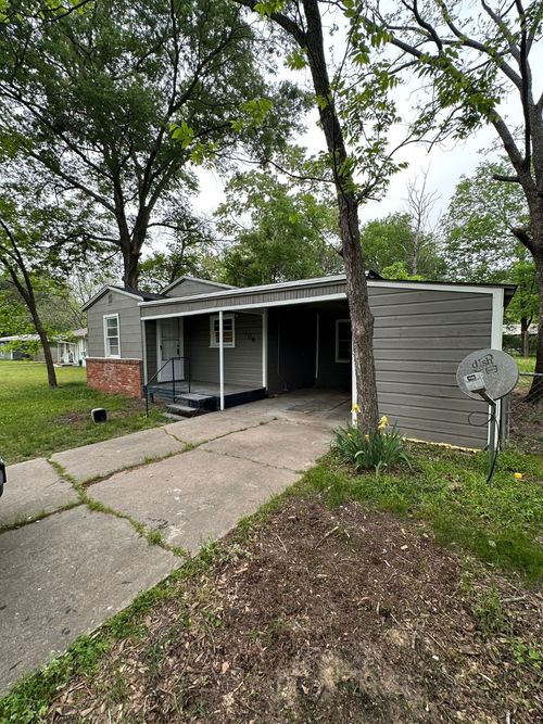 106 Circle Dr, Bogata, TX, 75417-2617 | Card Image