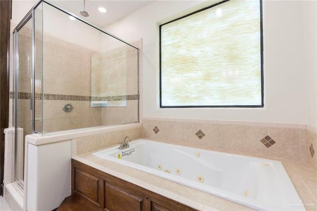 3101 Page Ave, House other with 4 bedrooms, 4 bathrooms and 2 parking in Edinburg TX | Image 12