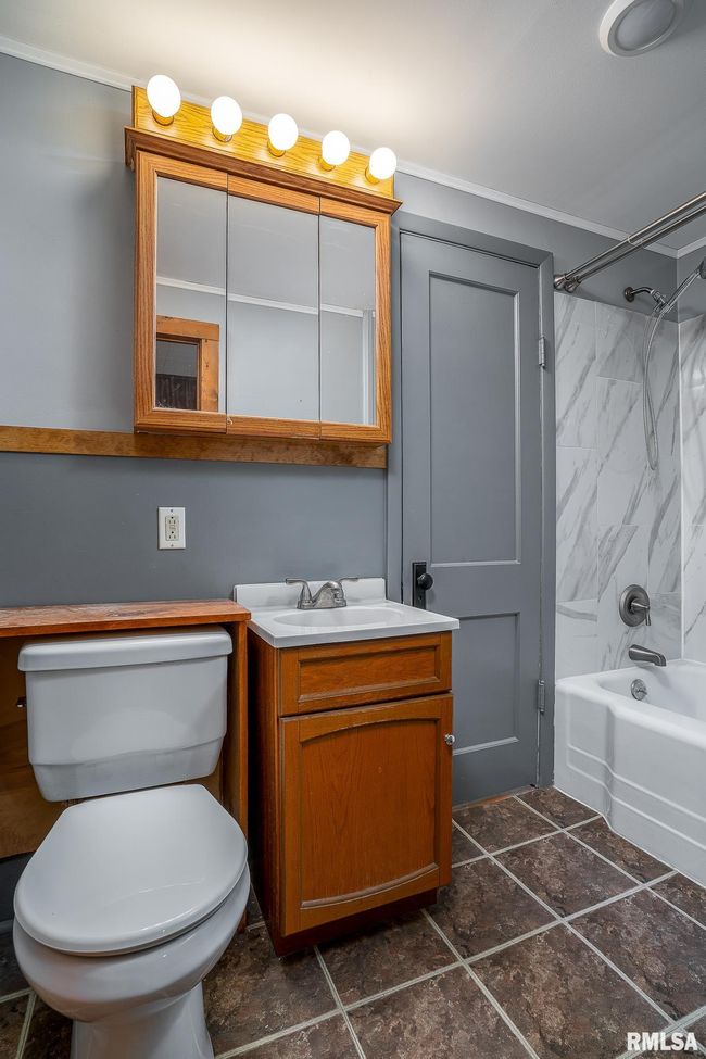 401 N 11 Th St, House other with 2 bedrooms, 2 bathrooms and null parking in Clinton IA | Image 18