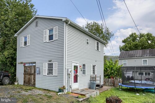 106 N Market St, LIVERPOOL, PA, 17045-9618 | Card Image