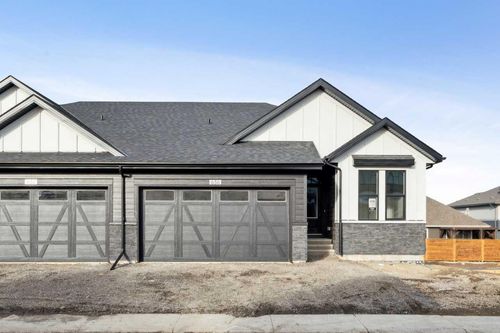 636 Shawnee Terrace Sw, Calgary, AB, T2Y0T5 | Card Image
