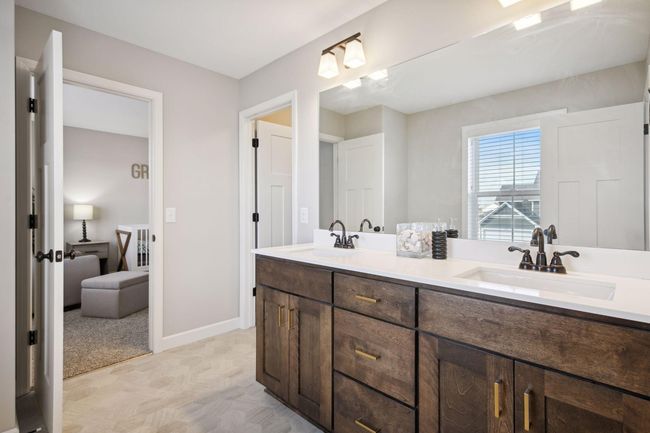 Jack/Jill Bathroom that joins bedroom 2 and 3 | Image 36
