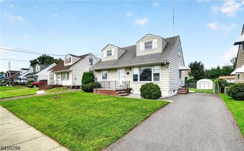 68 Oak St, Carteret, NJ, 07008-1729 | Card Image