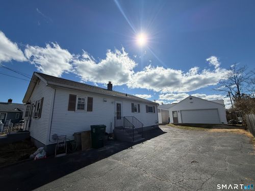 35 Early Ave, Stratford, CT, 06615-7460 | Card Image