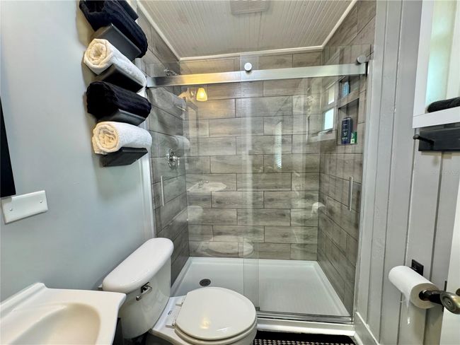 Downstairs guest bathroom | Image 33