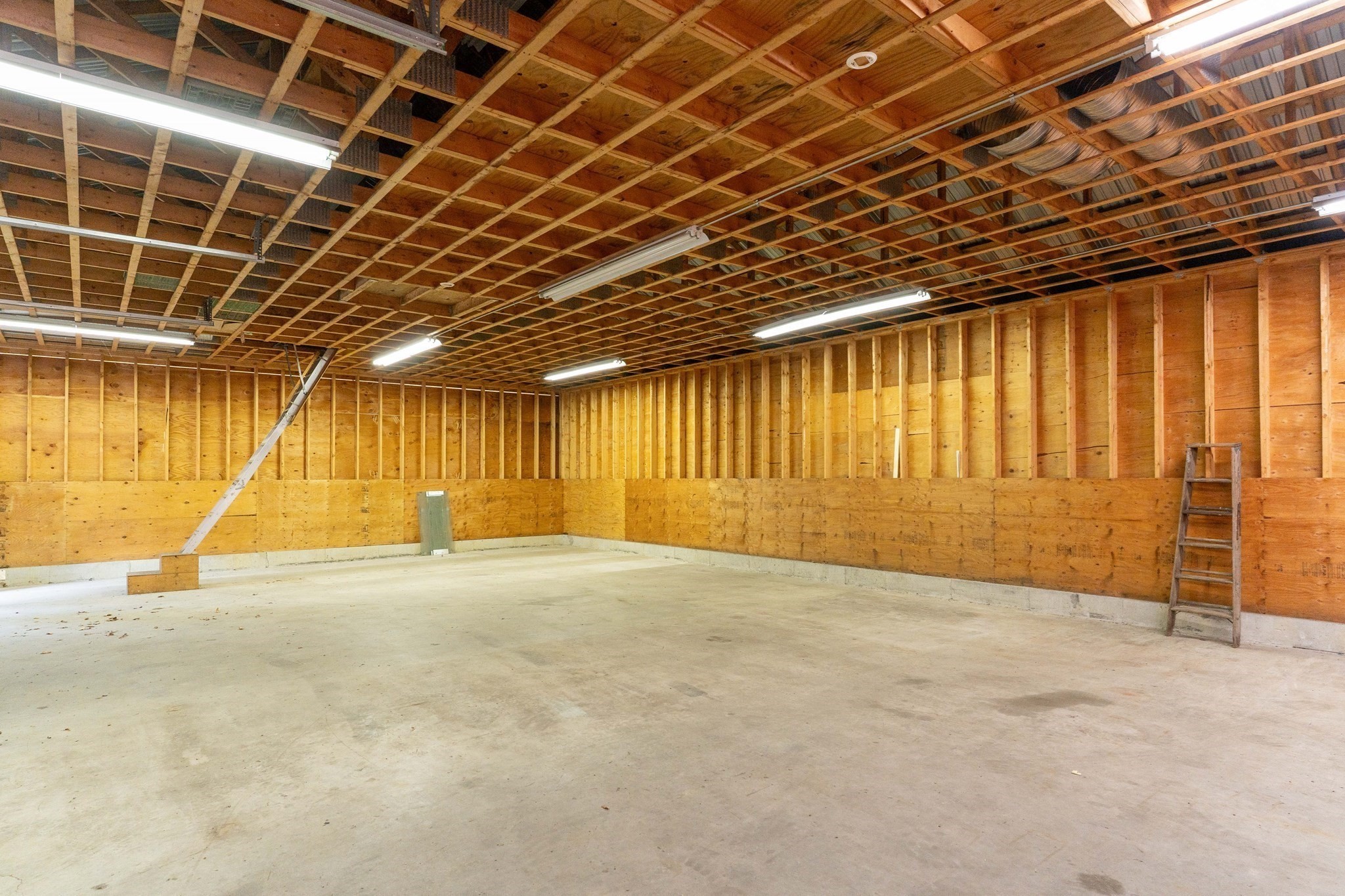 Commercial Lease in North Brookfield 5
