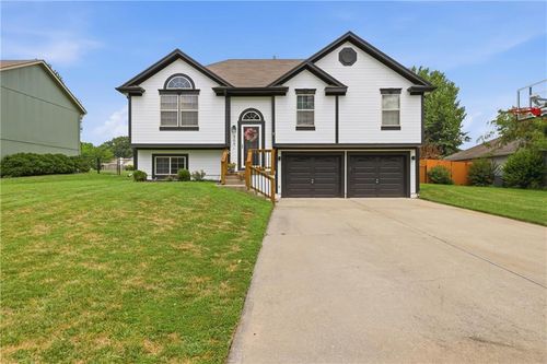 309 E Phillips St, Odessa, MO, 64076-6431 | Card Image