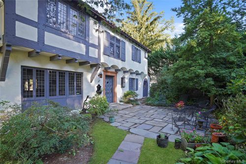 253 Cliff Ave, Pelham, NY, 10803-2219 | Card Image