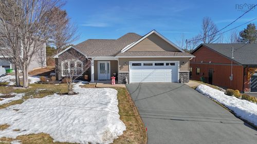 40 Dr Ernst Crt, Bridgewater, NS, B4V9A3 | Card Image