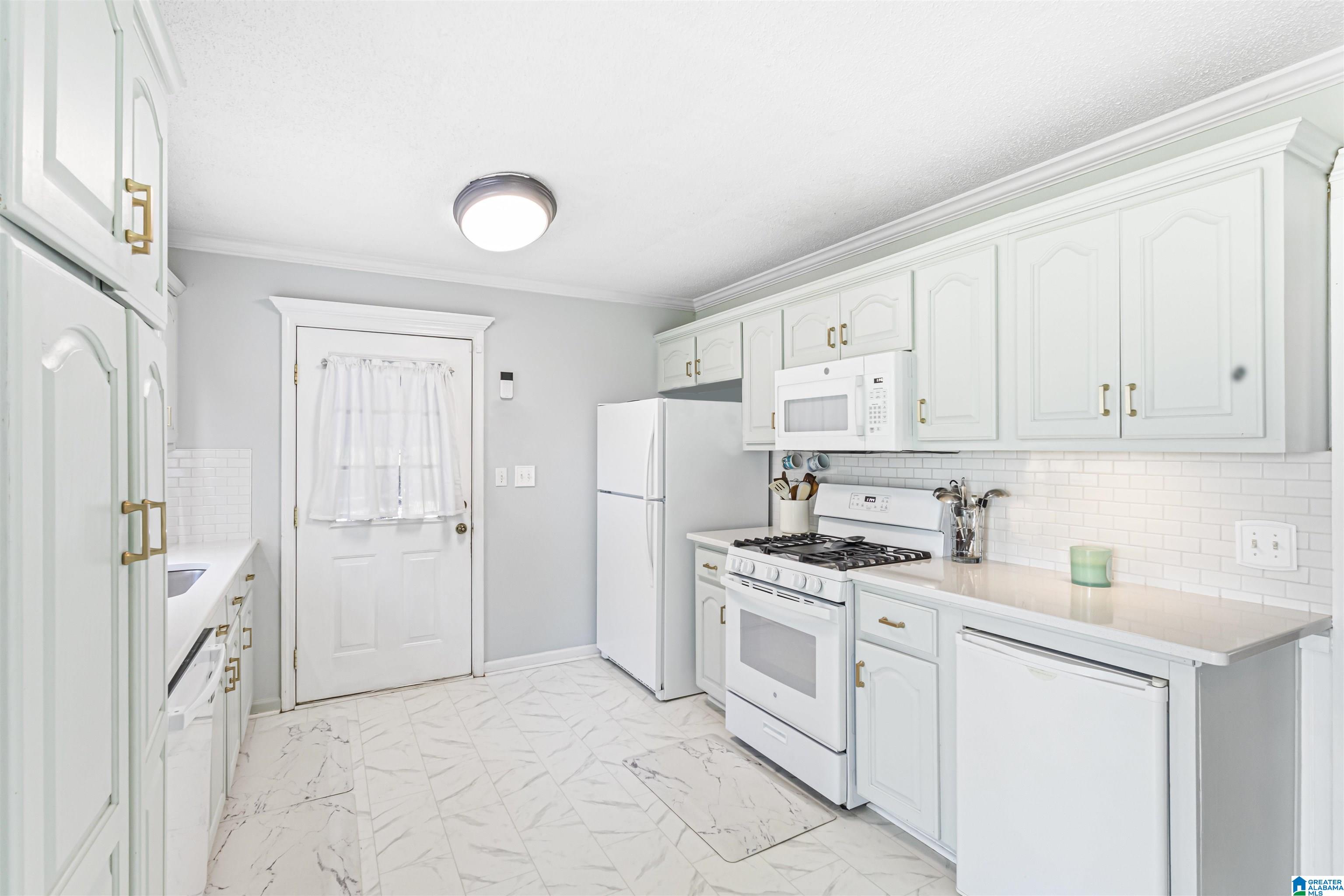 Residential in GROVE OAK 5