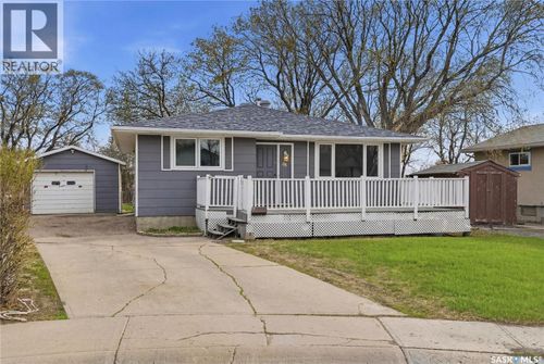 94 Lloyd Cres, Regina, SK, S4R6C1 | Card Image