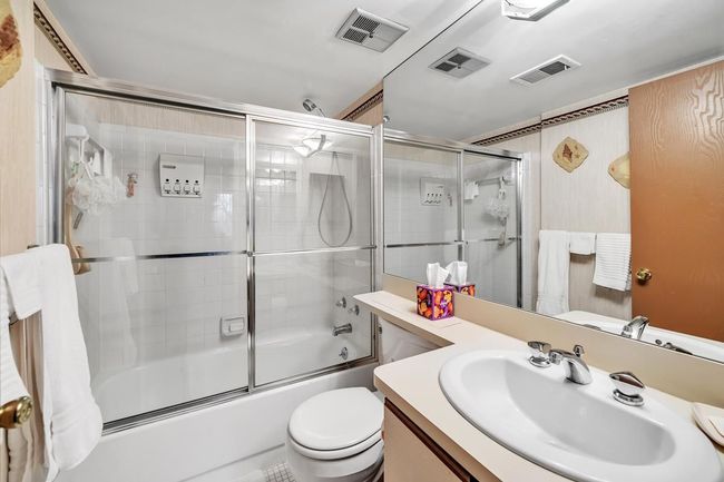 Primary Bathroom | Image 10