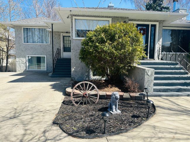 519 16 Street S, Home with 4 bedrooms, 2 bathrooms and 8 parking in Lethbridge AB | Image 4