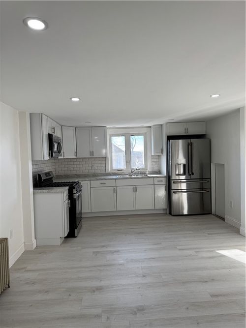 170 Hendrick St, Providence, RI, 02908-5141 | Card Image