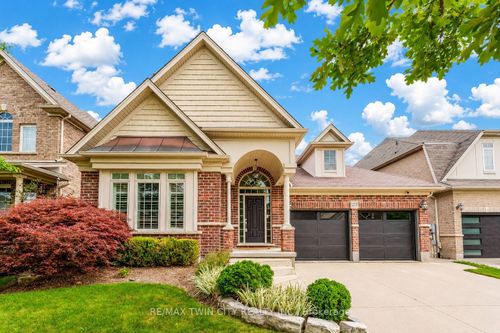 213 Edgewater Cres, Kitchener, ON, N2A4M2 | Card Image