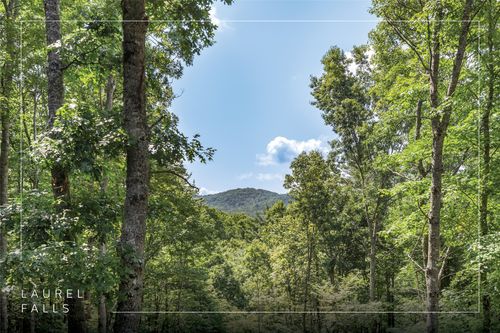 122 Forestdale Dr, Glenville, NC, 28736-0300 | Card Image
