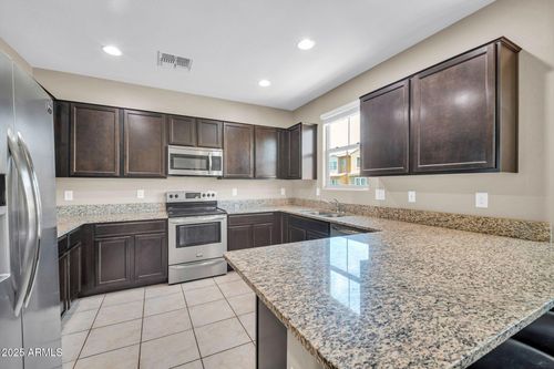 2049 N 77th Dr, Phoenix, AZ, 85035-5117 | Card Image