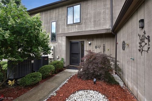 7332 Creekwood Dr, North Royalton, OH, 44133-3846 | Card Image