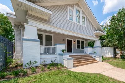 911 Harold Street, House other with 4 bedrooms, 2 bathrooms and null parking in Houston TX | Image 2