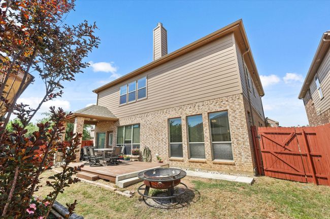 Fully fenced backyard, private space | Image 34
