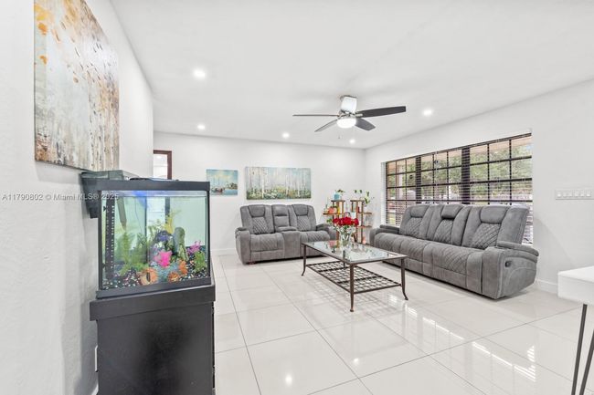 6800 Sw 26 Th St, House other with 2 bedrooms, 3 bathrooms and null parking in Miramar FL | Image 4
