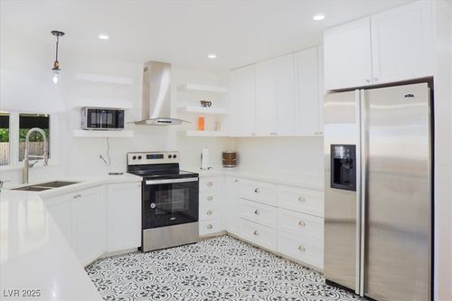 670 Cynthia St, Pahrump, NV, 89048-4432 | Card Image