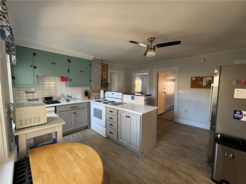 2-35 Brewer St, Newport, RI, 02840-3479 | Card Image