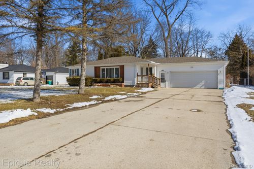 2480 Brownwood Dr, Port Huron, MI, 48060-1702 | Card Image