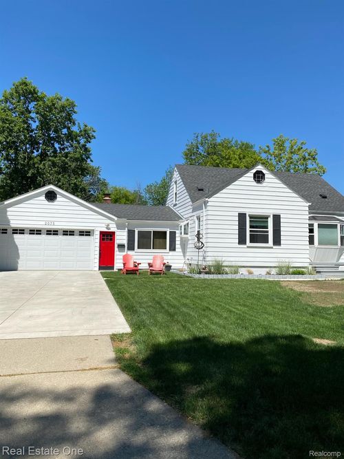 2075 Deering St, Garden City, MI, 48135-2918 | Card Image