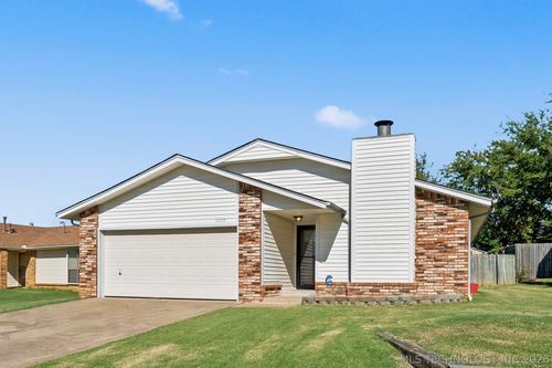 11117 Nandina Ave, Jenks, OK, 74037-2025 | Card Image
