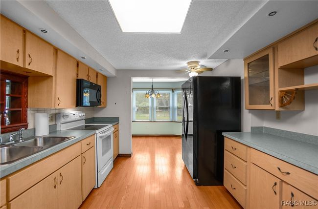 19343 Se 91 St Ln, House other with 3 bedrooms, 2 bathrooms and 1 parking in Ocklawaha FL | Image 12