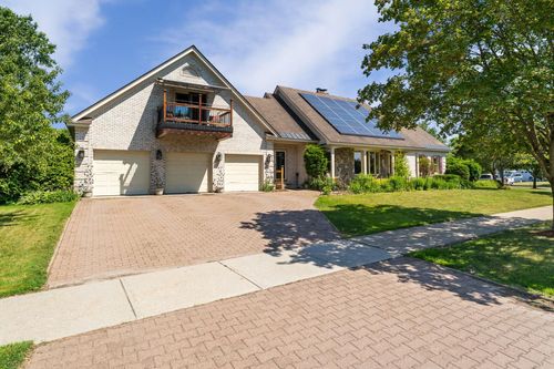 8 Pinnacle Dr, South Burlington, VT, 05403-7914 | Card Image