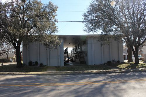 428 N Dallas Ave, Lancaster, TX, 75146-2450 | Card Image
