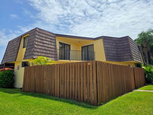 22 Springdale Cir, Palm Springs, FL, 33461-6323 | Card Image