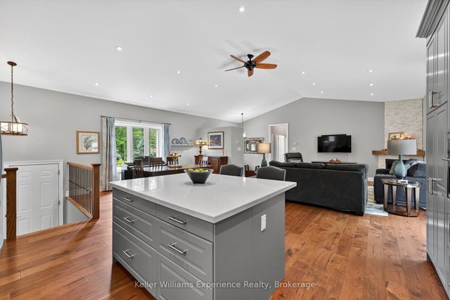 32 Pinecone Ave, House other with 5 bedrooms, 3 bathrooms and 6 parking in Tiny ON | Image 8