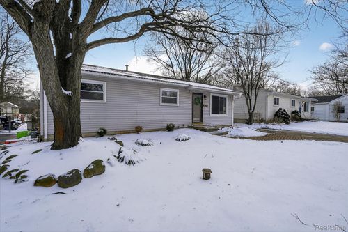 743 Dunreath St, Wolverine Lake, MI, 48390-3013 | Card Image