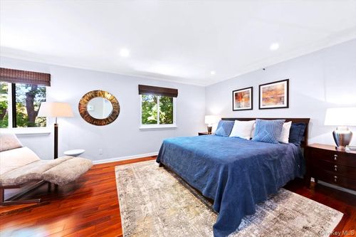 301 Old Cedar Rd, Hartsdale, NY, 10530-1153 | Card Image