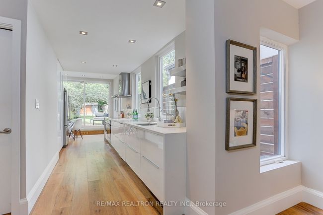 14 Marion St, House attached with 3 bedrooms, 3 bathrooms and null parking in Toronto ON | Image 14