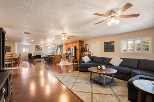 4513 San Andres Ave Ne, Albuquerque, NM, 87110-1125 | Card Image