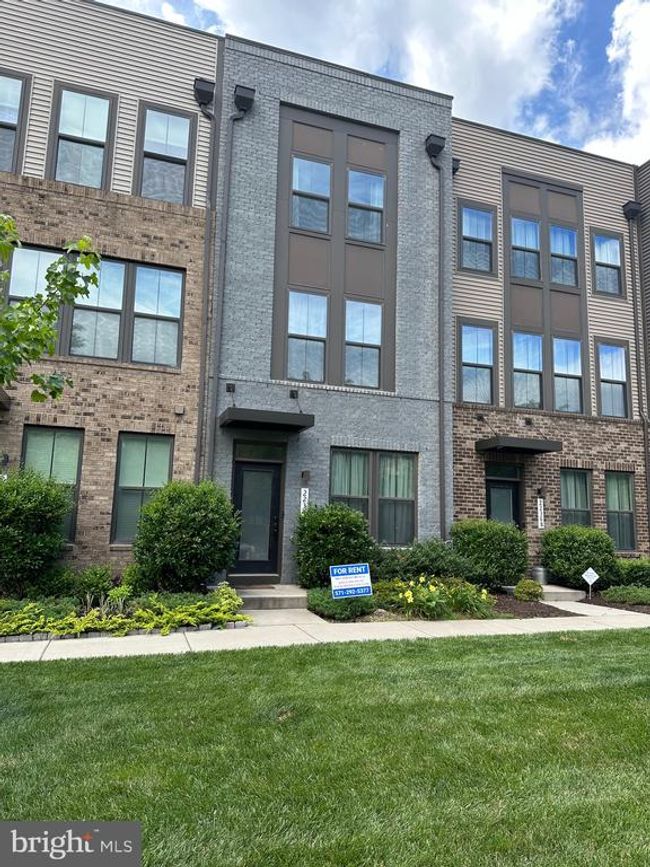 22370 Lucas Ter, Townhouse with 3 bedrooms, 4 bathrooms and null parking in ASHBURN VA | Image 57