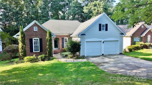 10513 Worsley Ln, Charlotte, NC, 28269-6901 | Card Image