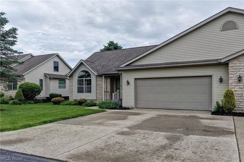 611 Pond View Cir Nw, Strasburg, OH, 44680-9715 | Card Image