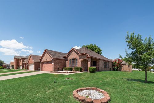 6807 Lake Jackson Dr, Arlington, TX, 76002-4051 | Card Image