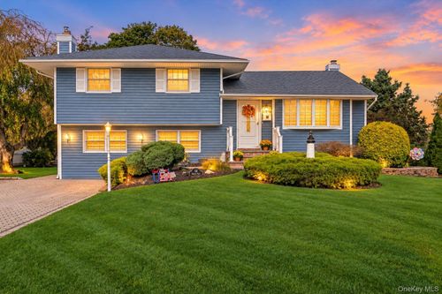 32 Ramsey Road, Smithtown, NY, 11725 | Card Image