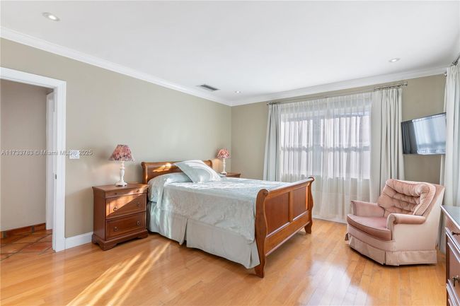 300 187 Th St, House other with 3 bedrooms, 2 bathrooms and null parking in Sunny Isles Beach FL | Image 20