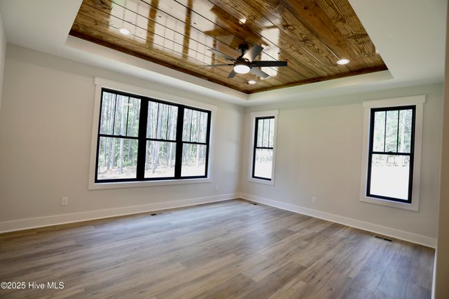 Window filled primary suite | Image 19