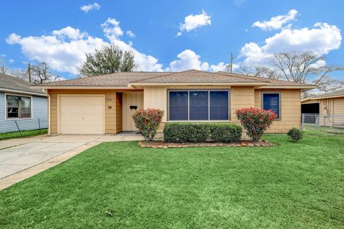 2100 Ontario St, Baytown, TX, 77520-4356 | Card Image