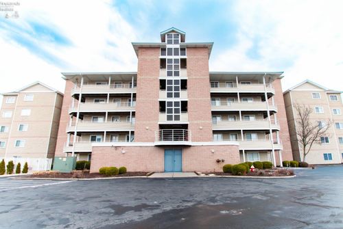 30 Marina Point Dr, Sandusky, OH, 44870-6506 | Card Image