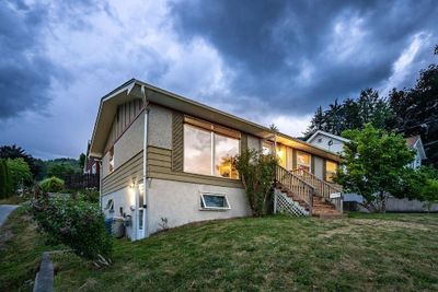 1319 Hall St, House other with 4 bedrooms, 2 bathrooms and null parking in Nelson BC | Image 2