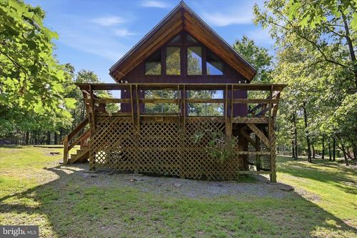 185 Plum Tree Ln, BERKELEY SPRINGS, WV, 25411-5275 | Card Image
